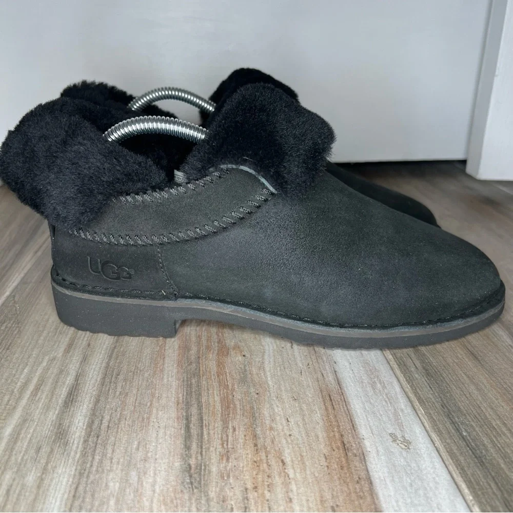 UGG McKay Women's Boots 10 Black Suede Sheepskin Pull-on Ankle Booties 1012358